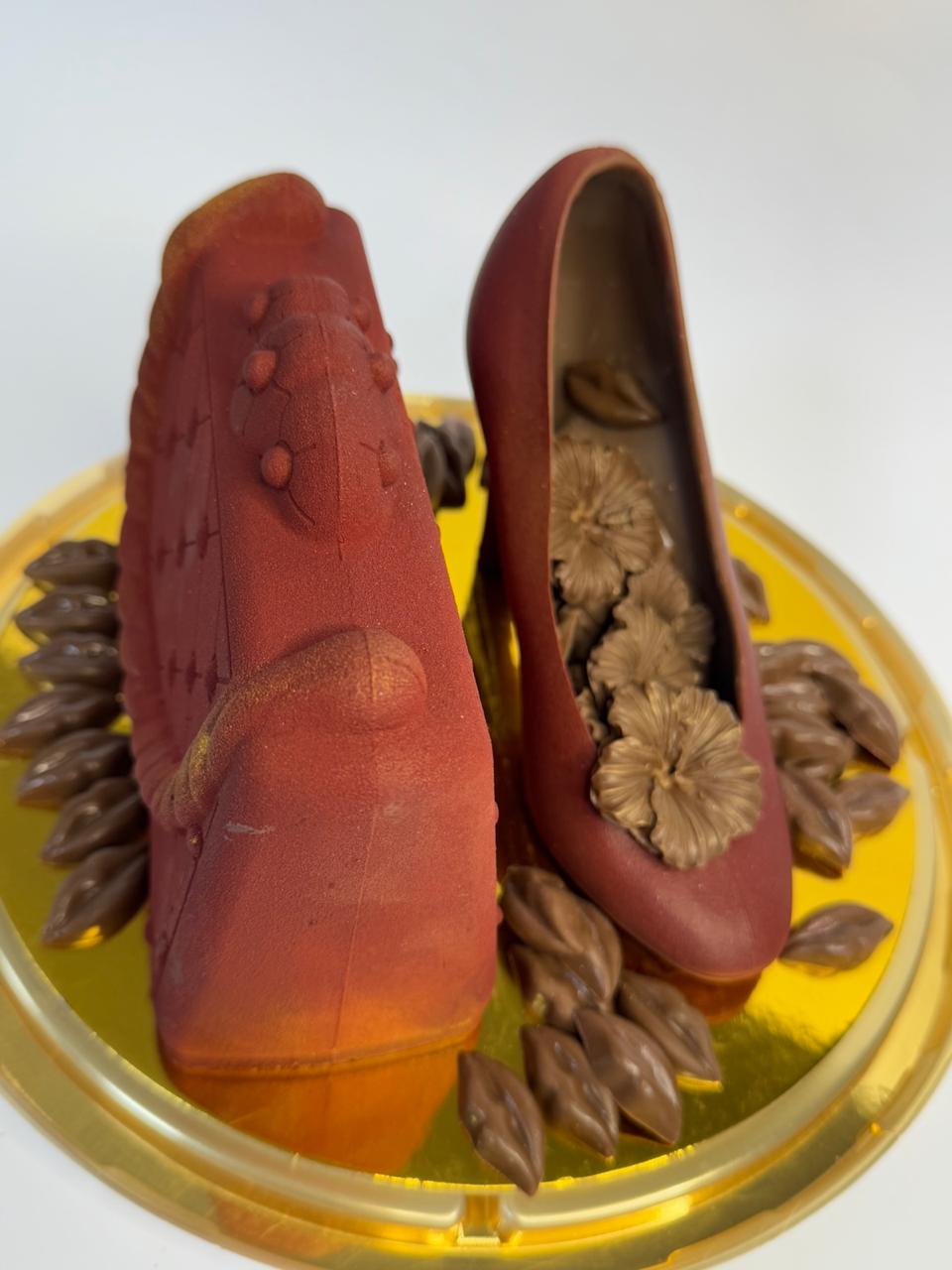 حقيبة يد وكعب ستيليتو من الشوكولاتة البلجيكية